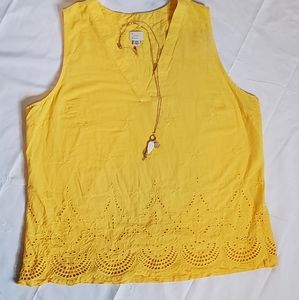 🌞 Sunny Hi-lo Eyelet Top